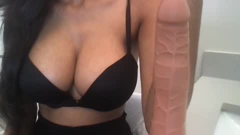 Snapshot of sophiaraexx chatting on October 17, 2025, 3:14 pm Sophia online show from October 17, 2025, 3:14 pm