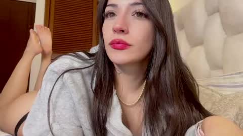 sophiarommie online show from June 1, 2026, 7:43 am