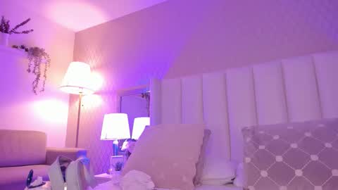 SophiaSmiths online show from November 28, 2025, 8:55 pm