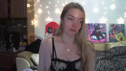 Snapshot of sophiasonata chatting on January 5, 2025, 3:43 am SophiaSonata online show from January 5, 2025, 3:43 am