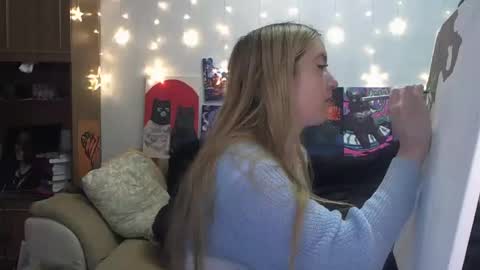 Snapshot of sophiasonata chatting on February 19, 2025, 7:38 pm SophiaSonata online show from February 19, 2025, 7:38 pm