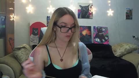 Snapshot of sophiasonata chatting on October 1, 2025, 10:05 pm SophiaSonata online show from October 1, 2025, 10:05 pm
