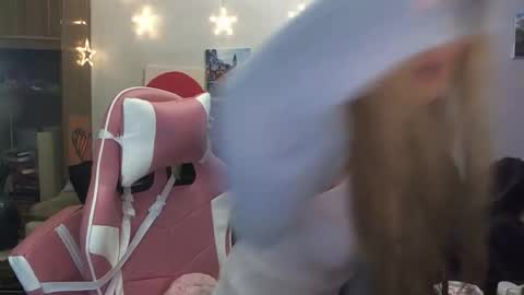 SophiaSonata online show from November 28, 2025, 9:28 pm