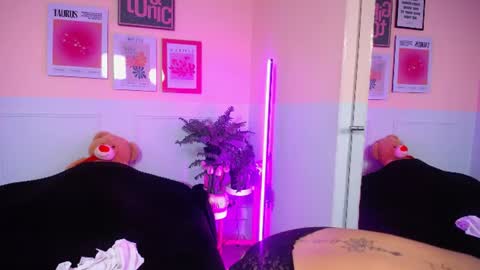 Snapshot of sophie_benet_ chatting on June 15, 2026, 11:34 am Sophie online show from June 15, 2026, 11:34 am