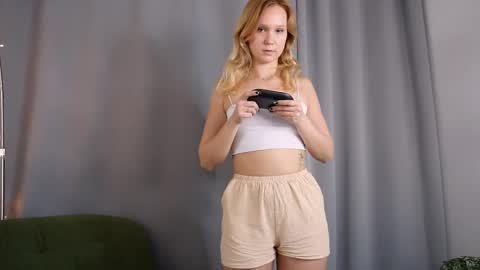 Snapshot of sophie_blossom_ chatting on April 25, 2026, 2:03 pm Sophia online show from April 25, 2026, 2:03 pm