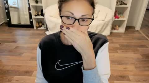 Sophie online show from October 26, 2025, 7:36 am