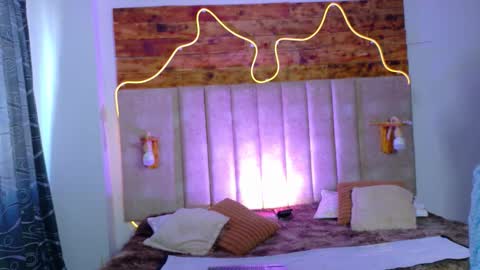 Snapshot of sophie_clarkk chatting on November 17, 2025, 7:30 pm sophie and katia online show from November 17, 2025, 7:30 pm