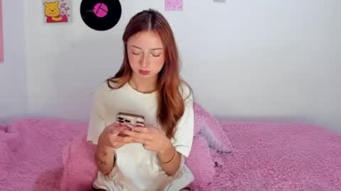 Snapshot of sophie_collins13 chatting on June 5, 2026, 6:52 am Sophie online show from June 5, 2026, 6:52 am