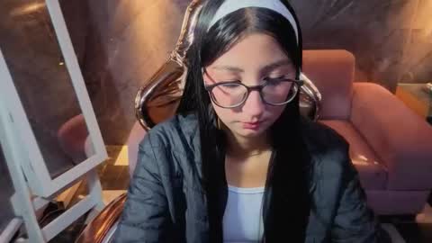 sophie_jones_b online show from February 3, 2026, 12:32 pm