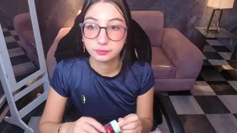 sophie_jones_b online show from June 4, 2026, 12:44 pm