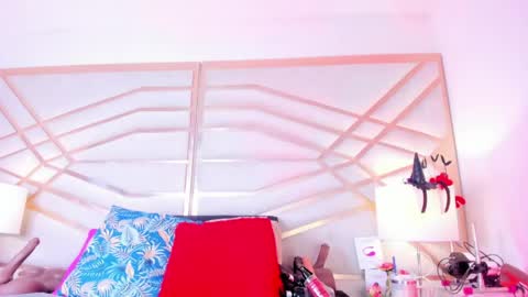 sophie_newton online show from May 26, 2026, 12:12 pm
