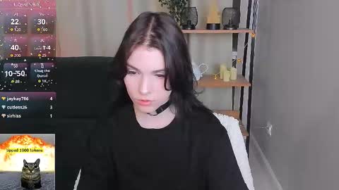 sophie_nomenal_ online show from September 17, 2025, 9:27 pm