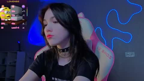 sophie_nomenal_ online show from December 14, 2025, 2:33 pm