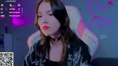 sophie_nomenal_ online show from April 4, 2026, 1:19 pm