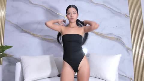 Sophie  online show from November 14, 2025, 12:26 pm