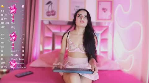 Sophie  online show from November 30, 2025, 10:19 am