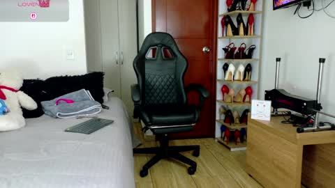 sophiebaker__ online show from April 12, 2026, 1:54 am