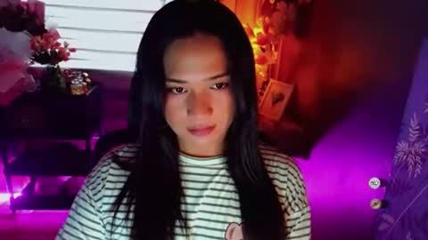 Sophie online show from April 13, 2026, 5:02 am