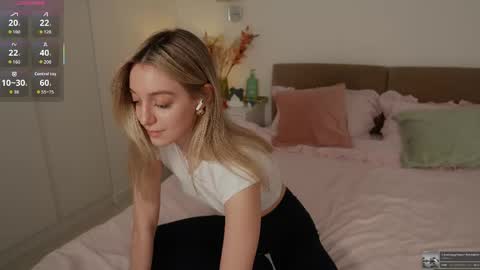 sophiebelll online show from April 9, 2026, 10:53 am