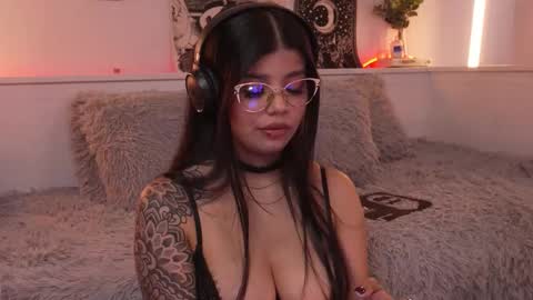 Sophiee  online show from November 26, 2025, 7:48 pm