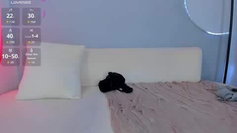 Sophie online show from May 14, 2026, 11:00 pm
