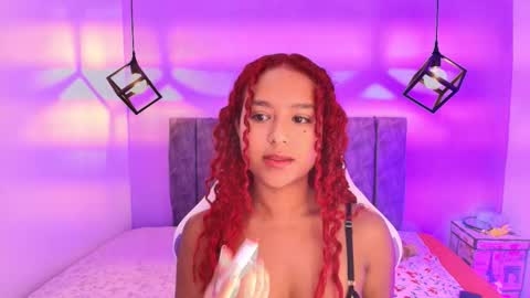 Snapshot of sophiee_velvet chatting on October 1, 2025, 12:33 pm online show from October 1, 2025, 12:33 pm