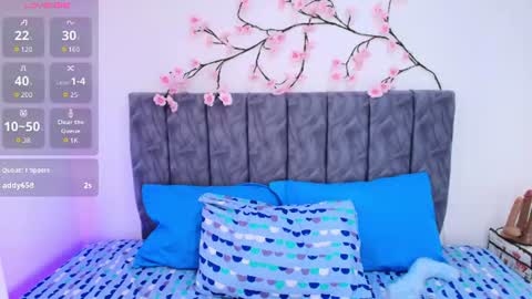 Snapshot of sophiee_velvet chatting on June 11, 2026, 5:44 pm online show from June 11, 2026, 5:44 pm