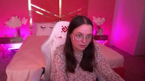 sophieedreams online show from September 13, 2025, 7:57 pm