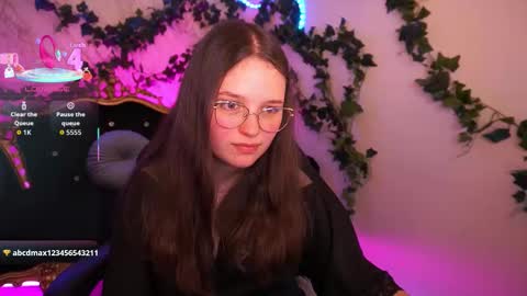 sophieedreams online show from November 5, 2025, 2:39 pm