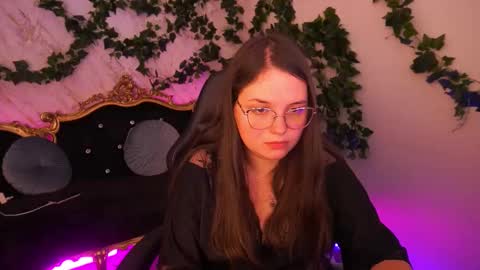 sophieedreams online show from December 2, 2025, 11:45 pm