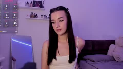 Snapshot of sophieelainee chatting on July 25, 2026, 5:54 pm Sophie online show from July 25, 2026, 5:54 pm