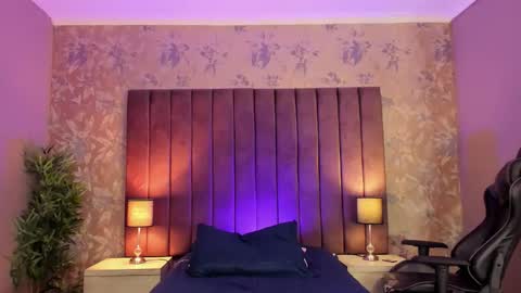 Sofa  online show from April 4, 2026, 1:19 pm