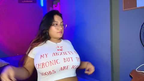 sophiejuicy_ online show from October 31, 2025, 2:12 am