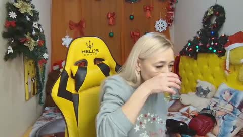 sophiekittyy online show from January 16, 2025, 7:28 am