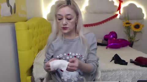sophiekittyy online show from February 13, 2025, 7:24 am