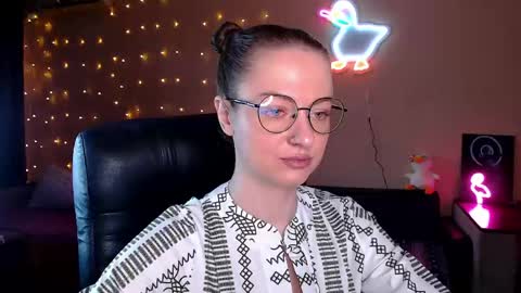 sophieleroux online show from April 13, 2026, 11:37 am