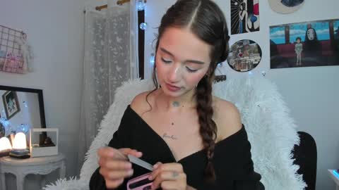 Sophie online show from February 5, 2025, 5:52 am