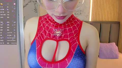 Sophie  online show from October 9, 2025, 12:47 pm