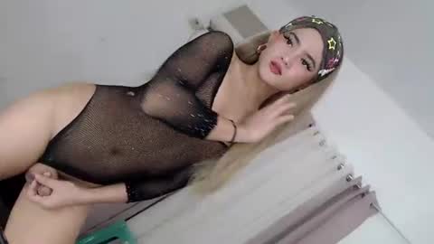 SOPHIEX online show from July 4, 2026, 12:44 pm