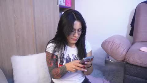 Sophiie online show from December 18, 2025, 8:59 pm