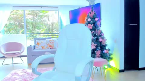 YULITZA online show from December 12, 2024, 4:10 pm