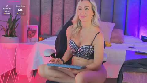 Snapshot of sophimariin chatting on July 20, 2026, 10:39 am Sophi online show from July 20, 2026, 10:39 am