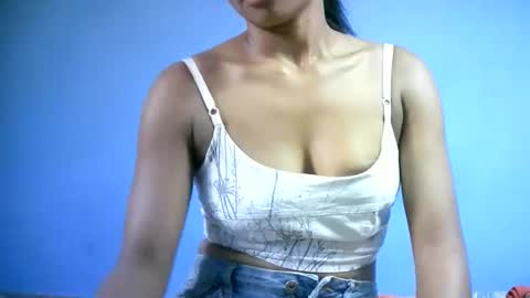 Snapshot of sourayaa chatting on March 4, 2026, 8:42 am sourayaa online show from March 4, 2026, 8:42 am