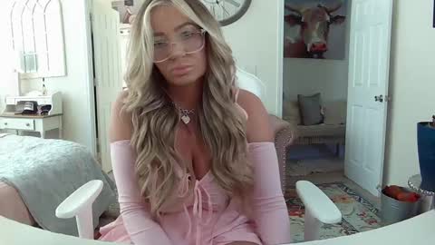 Your Barbii online show from February 14, 2025, 3:58 pm