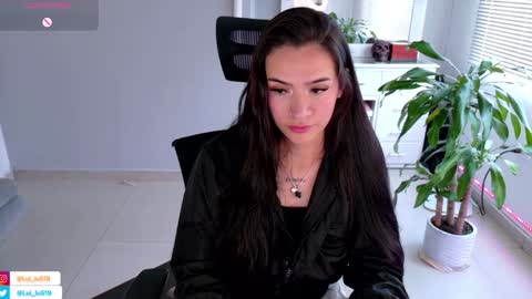 Luisa    online show from February 2, 2025, 9:02 pm