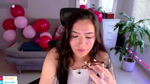 Luisa    online show from February 16, 2025, 10:21 pm