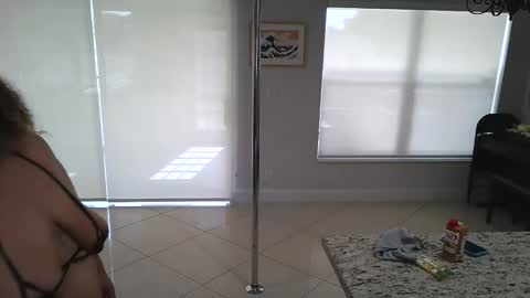 spacebunsxxx online show from November 28, 2025, 5:59 pm