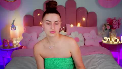 Snapshot of spacelady_ chatting on June 14, 2026, 1:35 pm Julia online show from June 14, 2026, 1:35 pm