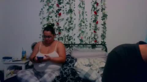 spanishcouple4255 online show from October 23, 2025, 4:45 am