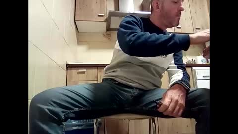 Manu  online show from September 16, 2025, 4:35 am